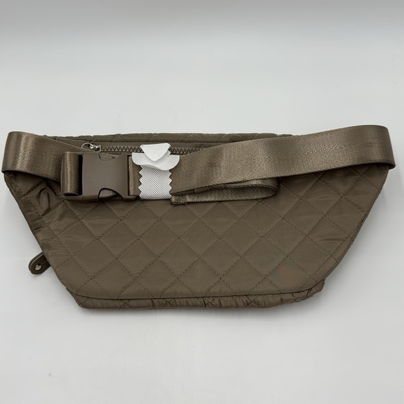 NWOT STRATAH Quilted Crossbody Belt Bag Taupe Adjustable Strap - Picture 5 of 12